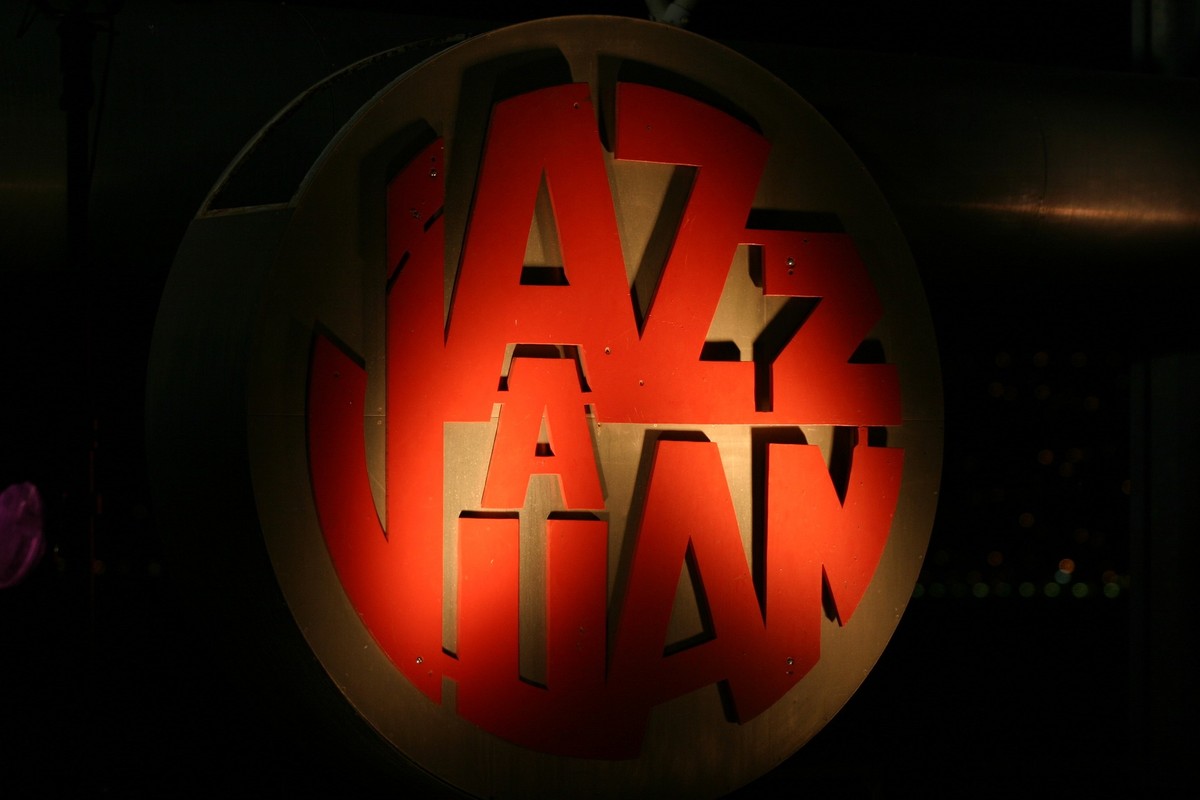 JAZZ A JUAN LOGO